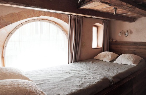 Notre-Dame du Mont Bed & Breakfast | Un mas en ville