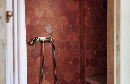 Notre-Dame du Mont Bed & Breakfast | Un mas en ville