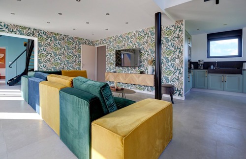 Boue House | Un nid dans la Grange - Maison avec jacuzzi et sauna