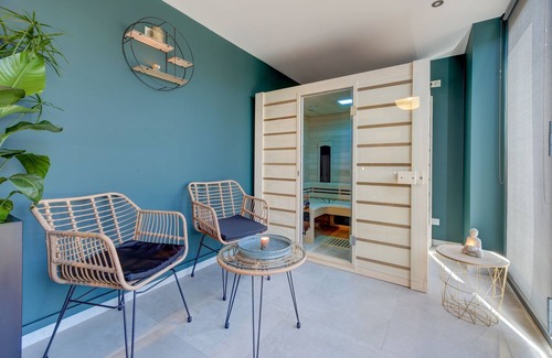 Boue House | Un nid dans la Grange - Maison avec jacuzzi et sauna