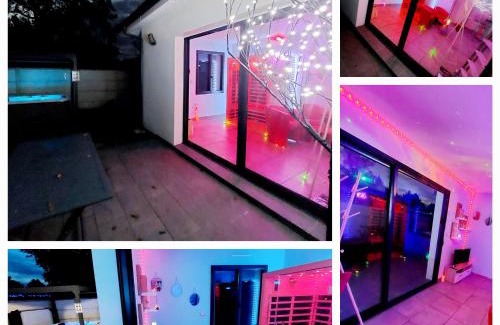 Ychoux Villa | Un Séjour Romantique en couple avec Jacuzzi privé Chromothérapie Jardin Maison privée