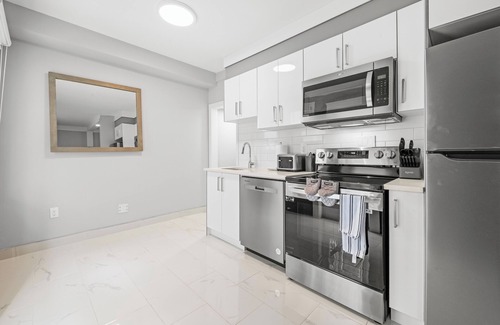 North Central Edmonton House | Unbeatable Location! Unique Downtown Oliver Loft | Free Parking Fast WiFi