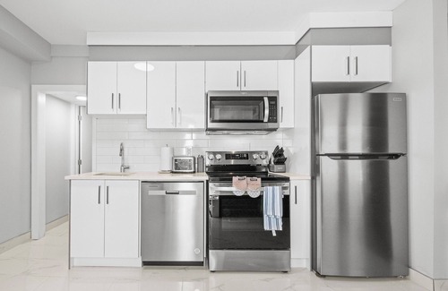 North Central Edmonton House | Unbeatable Location! Unique Downtown Oliver Loft | Free Parking Fast WiFi