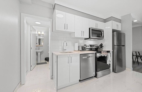 North Central Edmonton House | Unbeatable Location! Unique Downtown Oliver Loft | Free Parking Fast WiFi