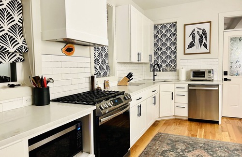 Northeast House | Unbeatable Location on The Hill