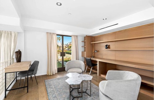 Downtown House | Under The Sun in Santa Monica