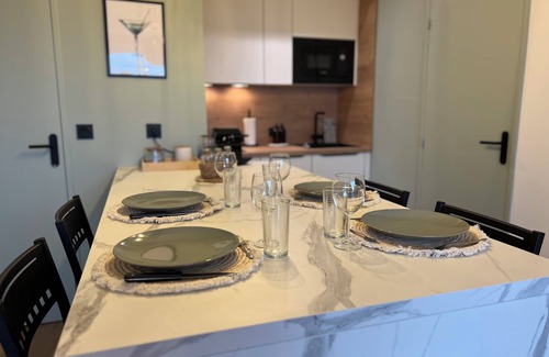 Courseulles-sur-Mer Apartment | Une Escale Chaleureuse!