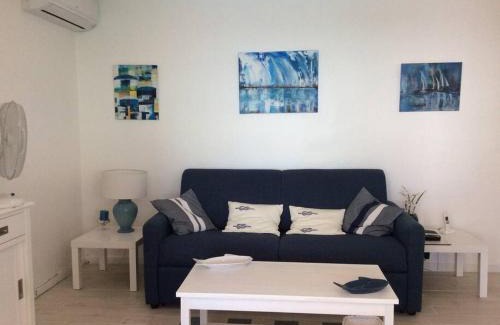 Perinet Apartment | Une fenêtre sur la mer