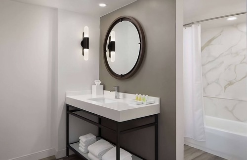 Lihue Hotel | Unforgettable Getaway on Kaua'i! 2 Ocean View Rooms w/Balconies! Pool & Spa!