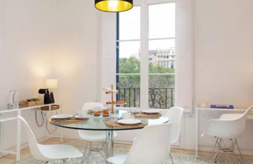 La Sagrada Familia Apartment | Unforgettable Views of the Sagrada Familia – 4-Bedroom Family Apartment
