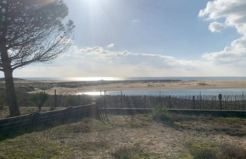 La Faute-sur-Mer Villa | Unique ocean view and direct beach access