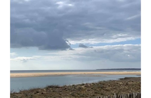 La Faute-sur-Mer Villa | Unique ocean view and direct beach access