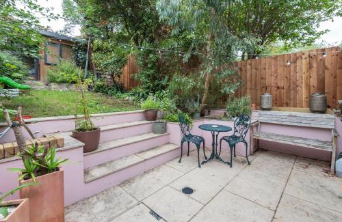 Brockley Apartment | Unique 2BR with Indoor Hammock & Private Garden