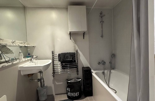 Greenwich West Apartment | Unique apartment in amazing London with AC, fitness room, WiFi