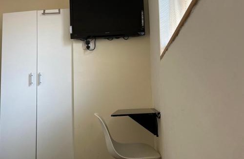 Surrey Hills House | Unique appt 2 Bdrm, Ground level, pets ok