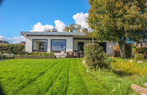 Schoenhagen House | Unique Baltic Sea villa with garden by the beach