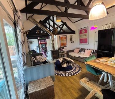 Hertford House | UNIQUE BARN FARM STAY RIVER View fireplace pet friendly firepit bbq