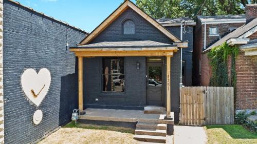 Shelby Park House | Unique Black Home in the Heart of Shelby Park