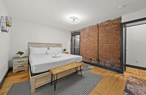 Shelby Park House | Unique Black Home in the Heart of Shelby Park