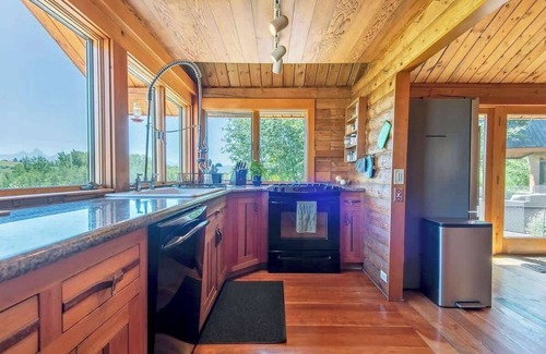 Tetonia House | Unique Cabin Escape with Majestic Teton Backdrop