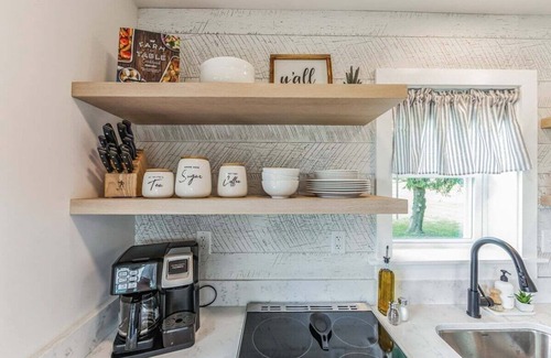 Honey Brook House | Unique Cottage + King Bed + Kids toy room