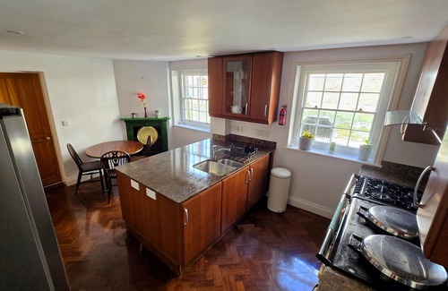 Chester Cottage | Unique cottage on Chester walls and Canal!