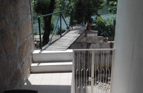 Sardoeira House | UNIQUE DOURO HOUSE ON RIVERBANK