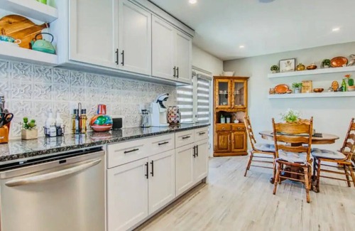 El Paso House | Unique Dream House ! Spacious 4-bedroom in amazing Located in El Paso.