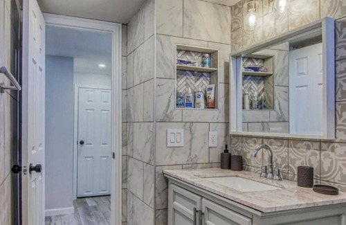 El Paso House | Unique Dream House ! Spacious 4-bedroom in amazing Located in El Paso.