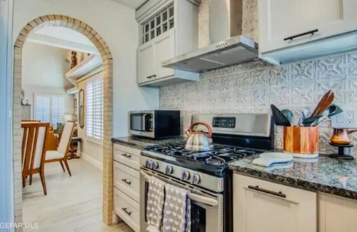 El Paso House | Unique Dream House ! Spacious 4-bedroom in amazing Located in El Paso.