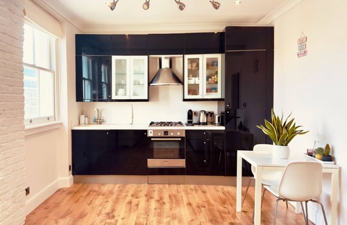 Queen's Gate Apartment | Unique Flat in South Kensington/Super King bed