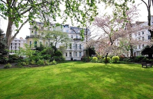 Queen's Gate Apartment | Unique Flat in South Kensington/Super King bed