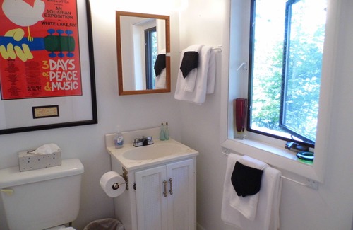 Ticonderoga House | UNIQUE LAKEFRONT DESTINATION with Four Seasons of Adirondack Adventure