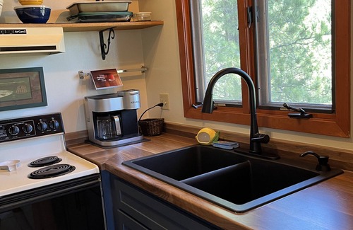 Rapid City Cabin | Unique mountain top home on beautiful Edelweiss Mountain in the Black Hills