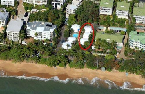 Trinity Beach Apartment | Unique Ocean-front Igloo at Trinity Beach sleeps 2