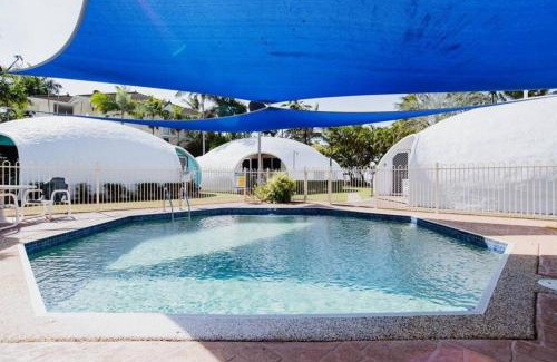 Trinity Beach Apartment | Unique Ocean-front Igloo at Trinity Beach sleeps 2