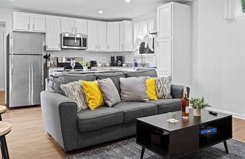 Phoenix Hill Apartment | Unique Re‑Nu Eco Stay! Work-Friendly w/Wifi | #5