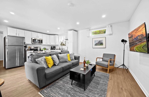 Phoenix Hill Apartment | Unique Re‑Nu Eco Stay! Work-Friendly w/Wifi | #5