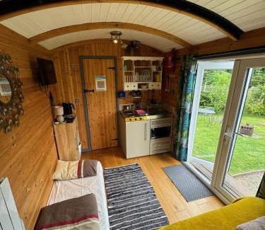 Longtown Apartment | unique sheperds hut private hot tub, ensuite & kitchenette