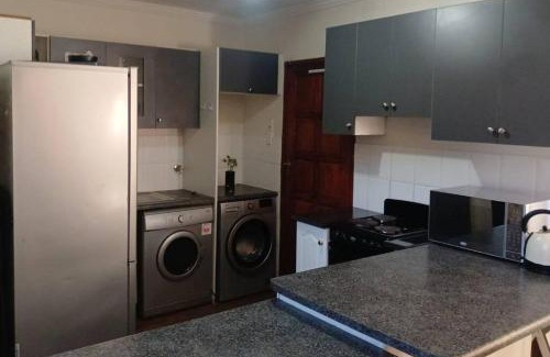 Lone Hill Apartment | Unique Stay- 1km to Monte Casino
