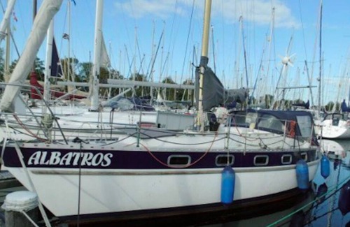 Ouddorp Boat Rental | Unique Stay on a Moored Sailing Yacht