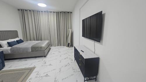 Al Hamra Village Apartment | Unique studio E16