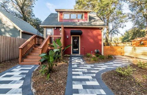 Urban Core Apartment | Unique studio w pool spa & gardens near downtown