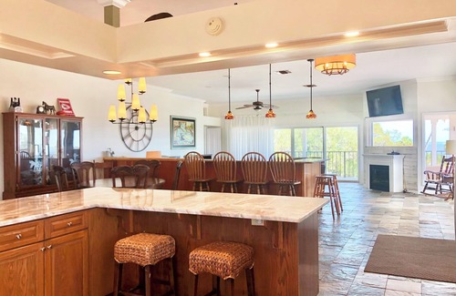 Sebastian Hotel | Unique Top-Floor Penthouse - 3BR/3BA - Panoramic Views - Boutique Hotel Setting