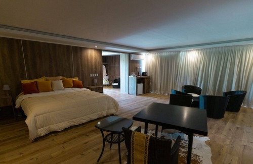 Ugarteche Cabin | Unique Villas del Malbec Lodges between vineyards and mountain view