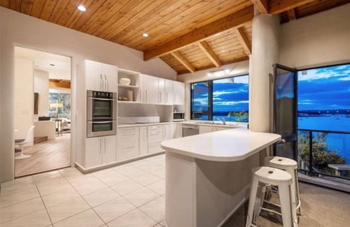 Beach Haven House | Unique Waterfront Retreat