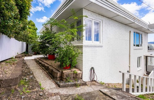 Henderson Apartment | Unit 3, 1/31 Rangeview Road, Sunnyvale, Auckland 0612