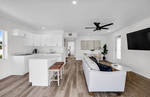Palm Beach Shores Condo | Unit 9 Pelican Oceanfront 2 Bed 2 Bath Private Condo