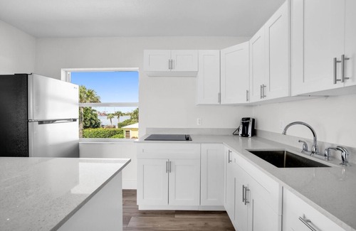 Palm Beach Shores Condo | Unit 9 Pelican Oceanfront 2 Bed 2 Bath Private Condo
