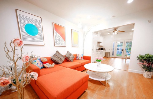 Rowland Heights House | Unit B Cheerful 3 Bedroom Home with Great View罗兰岗B